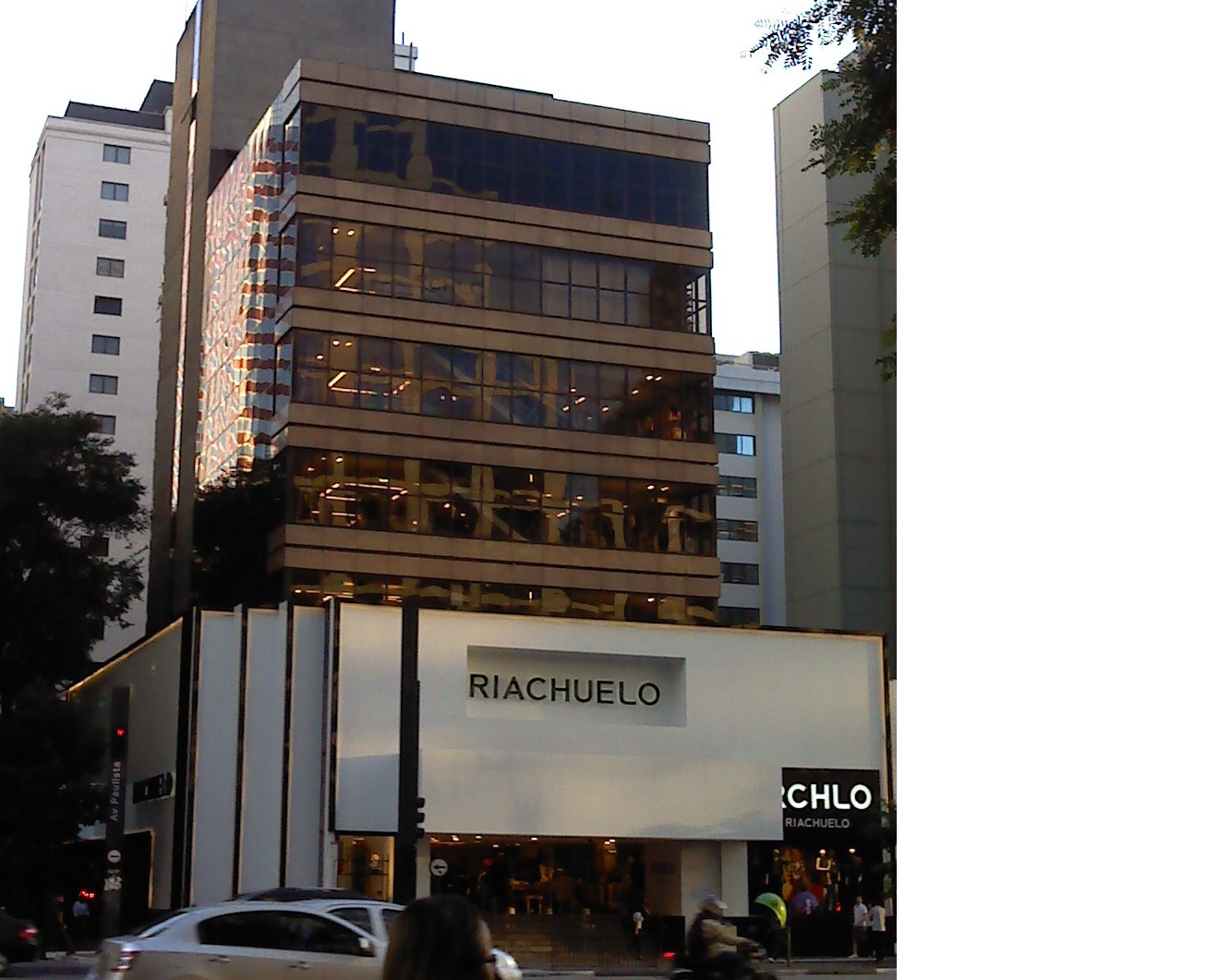 Fachada do prédio da Riachuelo Av. Paulista